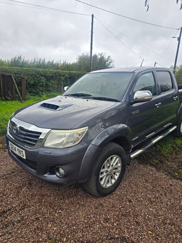 Toyota hilux invincible - toyota,