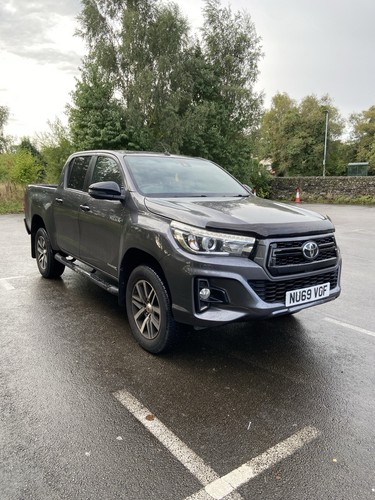 Toyota hilux invincible - invincible, x